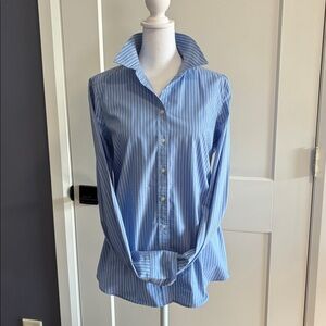 Banana Republic Light Blue Striped Top- size 8